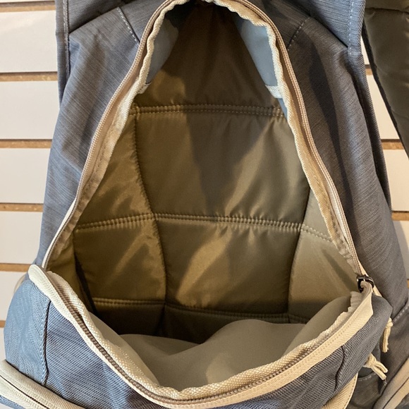 Grey/Tan Quicksilver Backpack - Picture 4 of 4